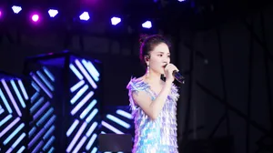 黄英性感闪亮写真图片_2
