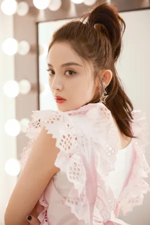 古力娜扎甜美粉嫩写真图片_4