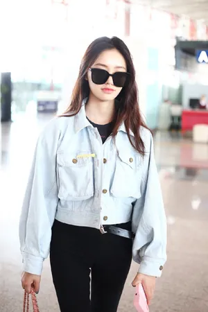 林允清爽夏日私服照图片