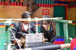 angelababy西藏公益活动照图片_2