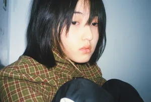 张子枫居家俏皮私服照图片_1