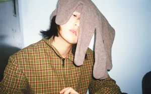 张子枫居家俏皮私服照图片_3