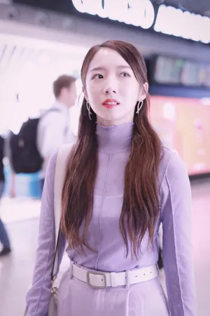 孟美岐潇洒干练机场街拍图片_1