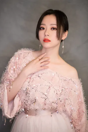 张靓颖粉裙甜美写真图片_2