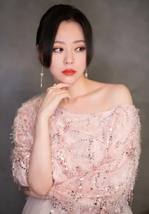 张靓颖粉裙甜美写真图片_3