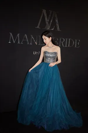 娄艺潇性感优雅活动图片_5