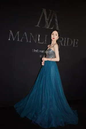 娄艺潇性感优雅活动图片_6
