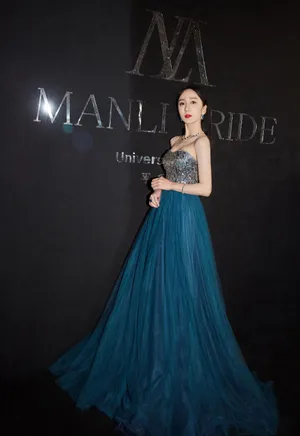 娄艺潇性感优雅活动图片_7