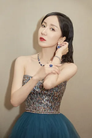 娄艺潇性感优雅活动图片_8