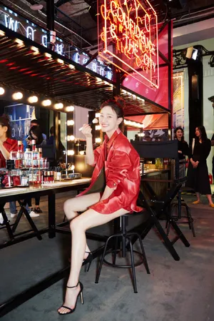 焦俊艳酷美皮衣性感活动图片_7