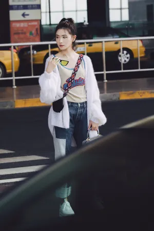 万茜休闲随性街拍图片_5