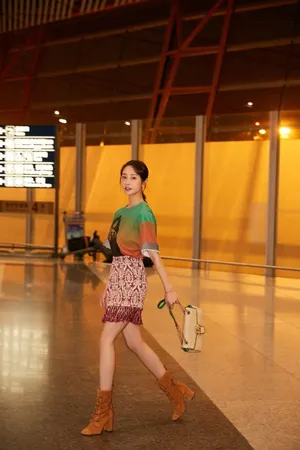 李纯率性机场街拍写真图片_2