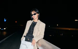 辛芷蕾深夜机场率性写真图片