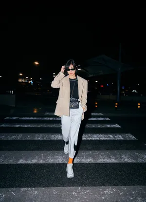 辛芷蕾深夜机场率性写真图片_6