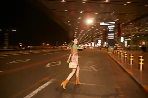 李纯夏日清新街拍图片