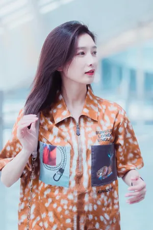 江疏影俏皮私服街拍图片_2