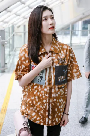 江疏影俏皮私服街拍图片_4