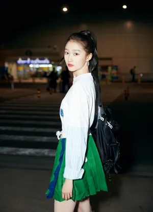 关晓彤青春活力街拍图片_5