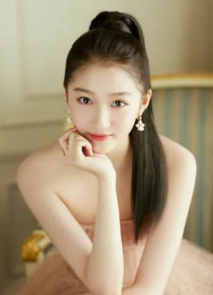关晓彤裸色纱裙甜美写真图片_2