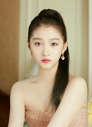 关晓彤裸色纱裙甜美写真图片_4