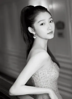 关晓彤裸色纱裙甜美写真图片_6