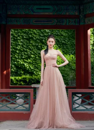 关晓彤裸色纱裙甜美写真图片_7