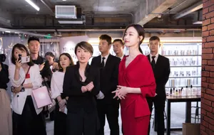 倪妮红色长裙优雅性感写真图片_6
