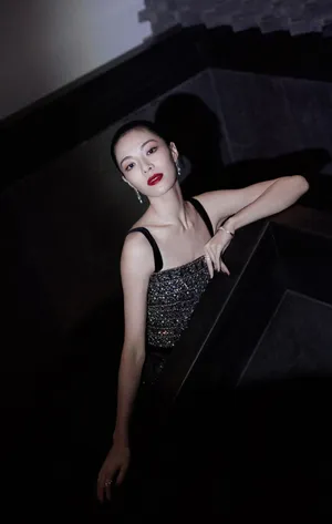 钟楚曦性感妩媚写真图片_3