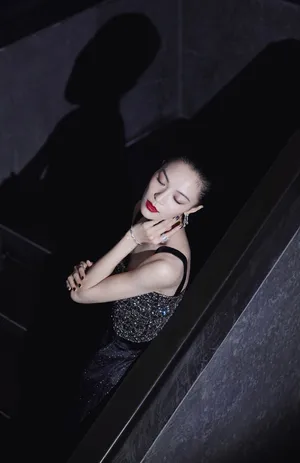 钟楚曦性感妩媚写真图片_4