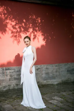 苗苗亚洲影视周简洁优雅写真图片_2