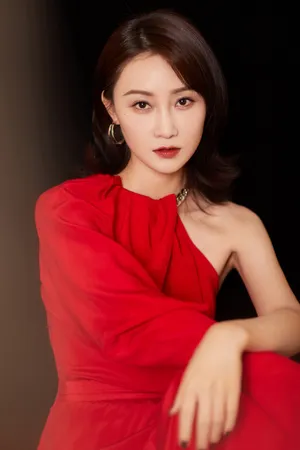 林鹏红裙性感迷人写真图片_5