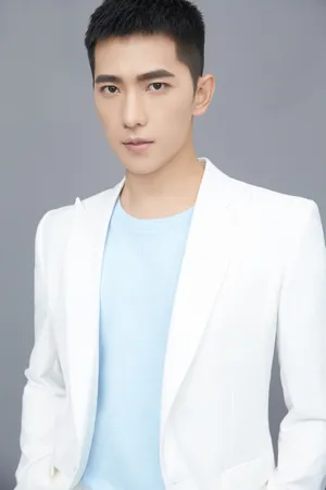 杨洋清爽短发帅气写真图片