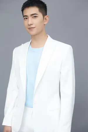 杨洋清爽短发帅气写真图片_2
