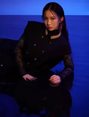 孟美岐妖娆魅惑光影大片写真图片