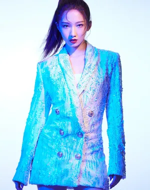 孟美岐妖娆魅惑光影大片写真图片