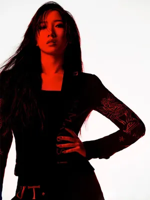 孟美岐妖娆魅惑光影大片写真图片_3