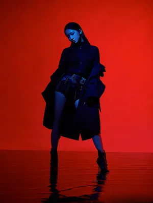 孟美岐妖娆魅惑光影大片写真图片_5
