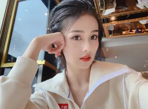 白鹿清新粉嫩自拍图片