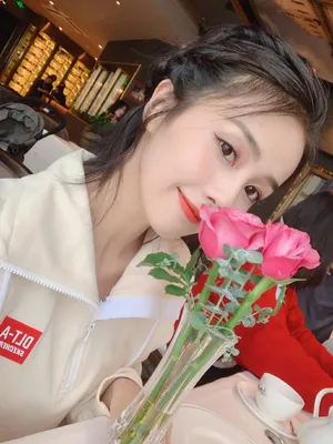 白鹿清新粉嫩自拍图片