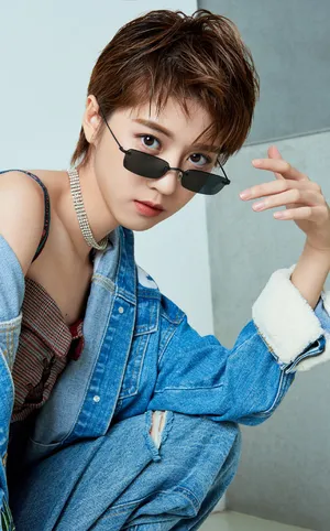 李凯馨酷美养眼时尚写真图片