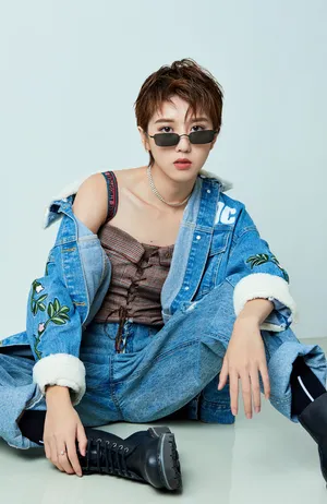 李凯馨酷美养眼时尚写真图片_2