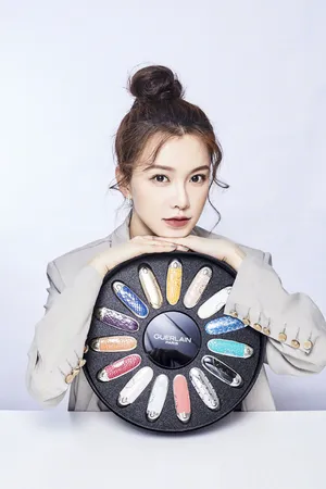 黄一琳甜美养眼代言写真图片_1