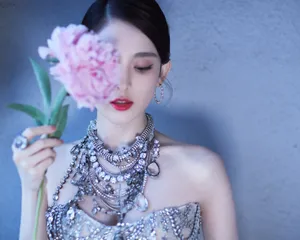 古力娜扎性感闪耀写真图片_2