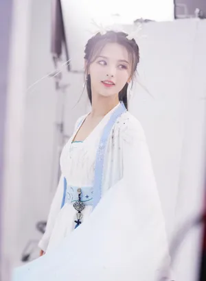 杨超越古装造型俏皮可爱写真_1