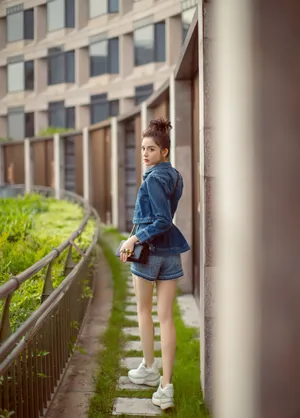 古力娜扎摩登酷美街拍图片_2