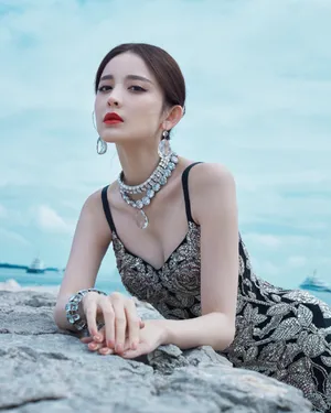 古力娜扎华丽个性写真图片