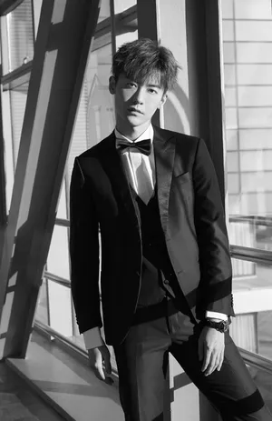 赵志伟儒雅帅气活动写真图片_2