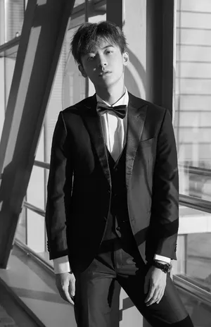 赵志伟儒雅帅气活动写真图片_3