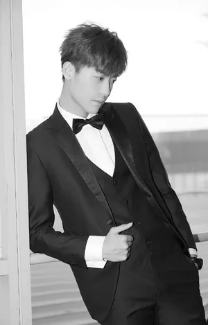 赵志伟儒雅帅气活动写真图片_5