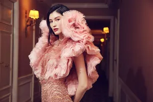 何穗立体花朵裙性感写真图片_1